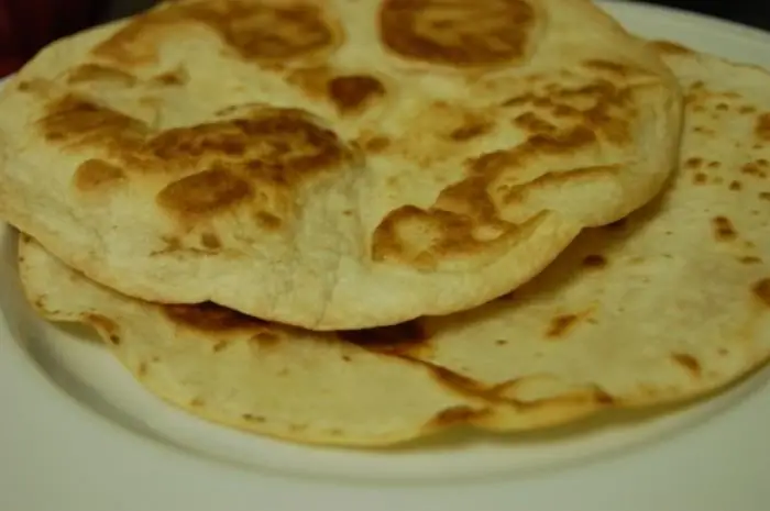 Cómo cocinar pasteles en una sartén con queso