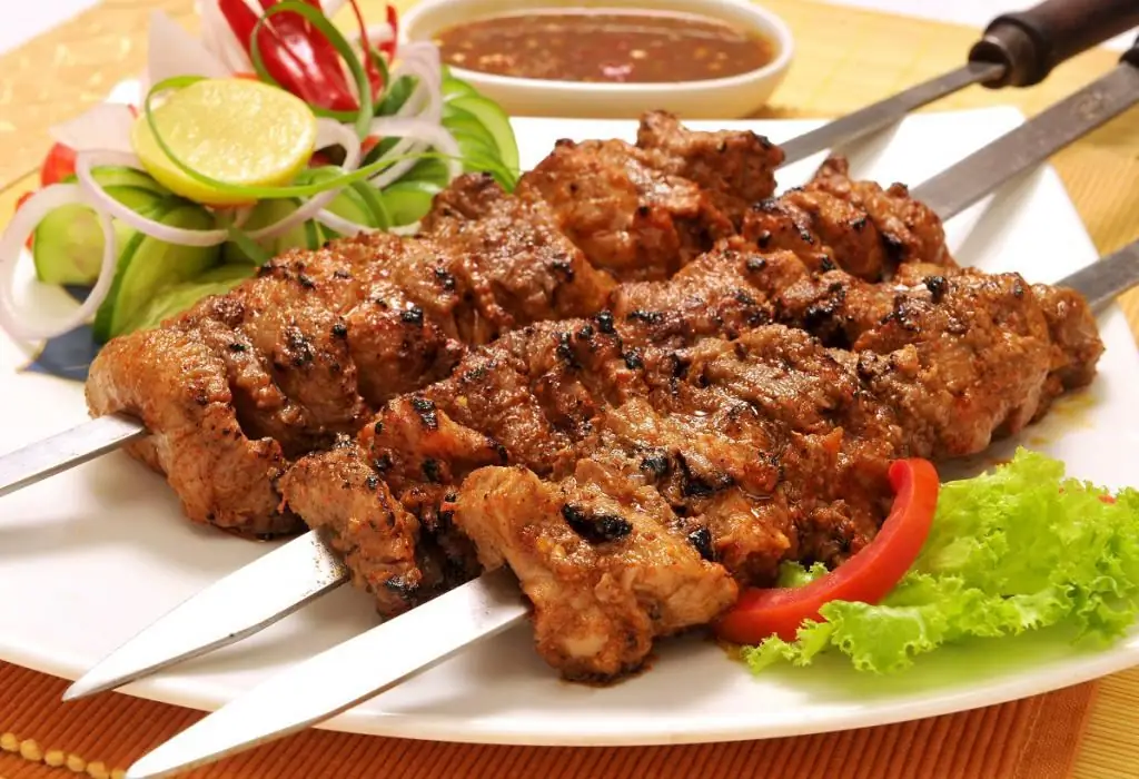 Barbeku Azerbaijan: pilihan produk, ciri memasak, apa yang hendak dihidangkan, resipi sos