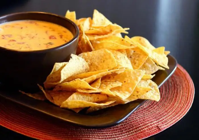 Salsa nachos: queso, salsa y frijoles