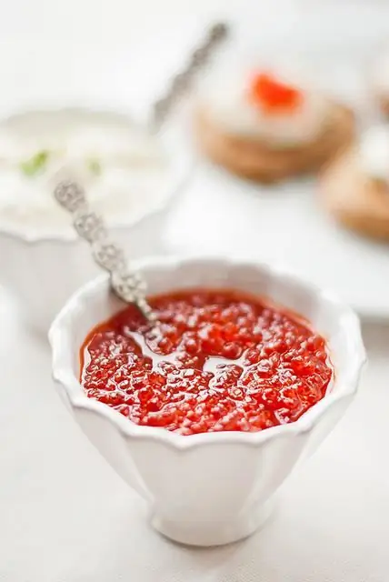 Caviar de saumon rouge : photo, propriétés. Quel caviar est le meilleur - saumon rose ou saumon sockeye?