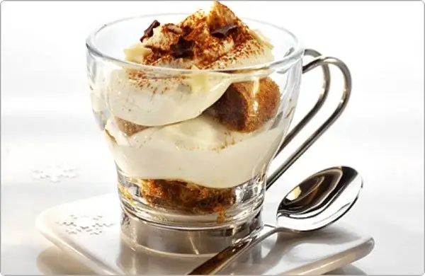 Tiramisu desert u čaši