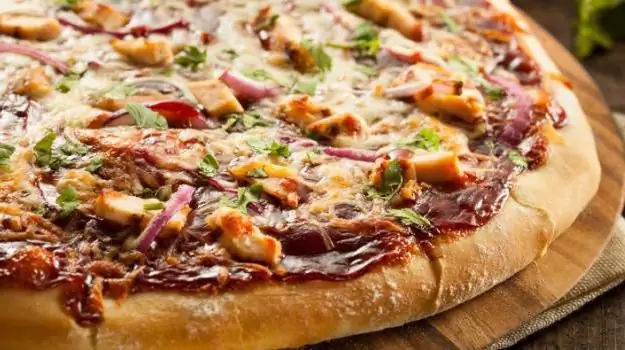 Nyob hauv tsev pizza. Ob peb daim ntawv qhia yooj yim