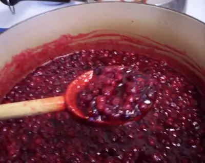 Cowberry jam na may mga mansanas: recipe. Paano magluto ng lingonberry jam na may mga mansanas?