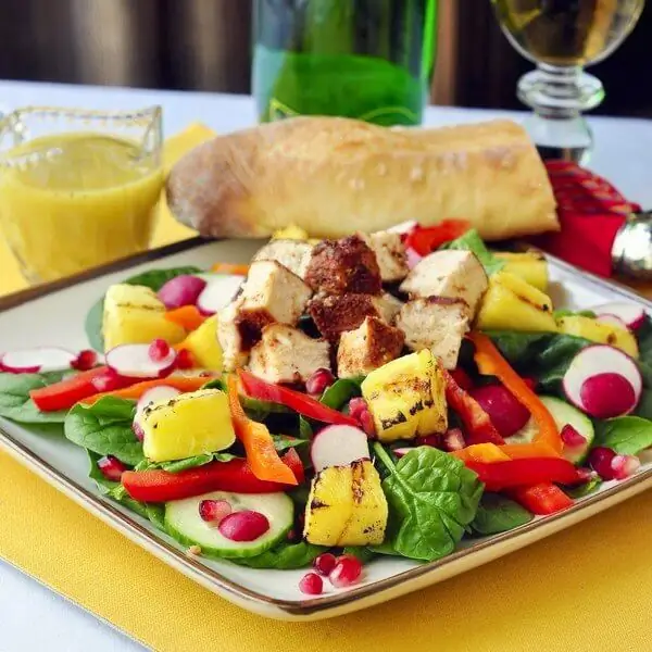 salade met gerookte kip en ananas