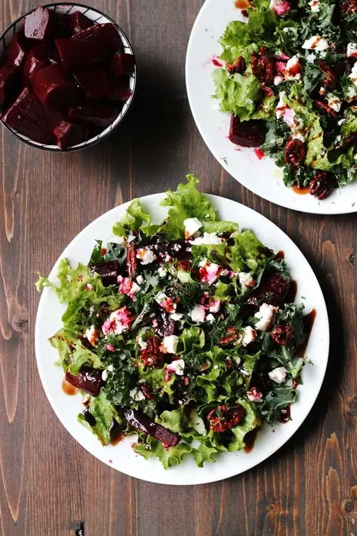 ensalada con champiñones salados y rúcula photo