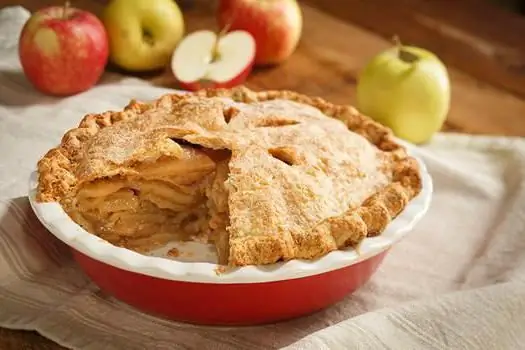 American Apple Pie: Classic Kauj Ruam los ntawm Kauj Ruam Daim Ntawv Qhia. American apple ncuav qab zib daim ntawv qhia: muaj pes tsawg leeg, piav qhia thiab xyuas