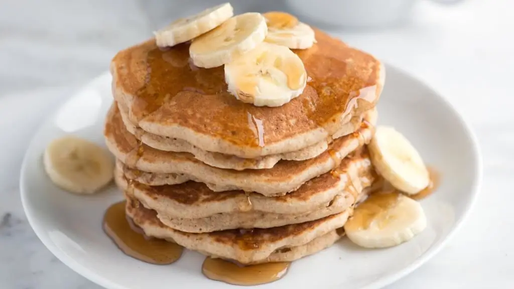 Frodige fritter på melk med bananer