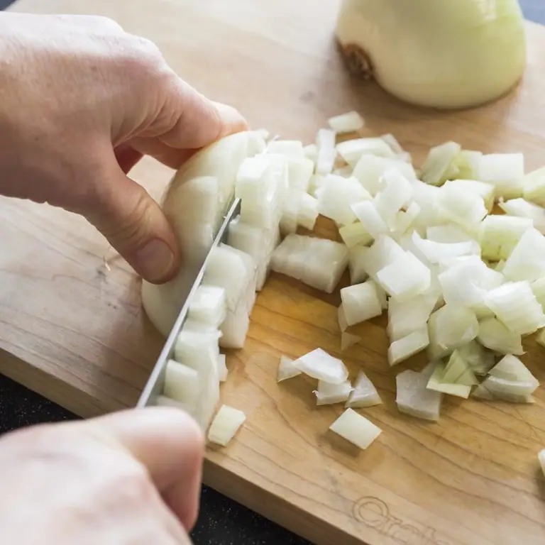 Zwiebel schneiden