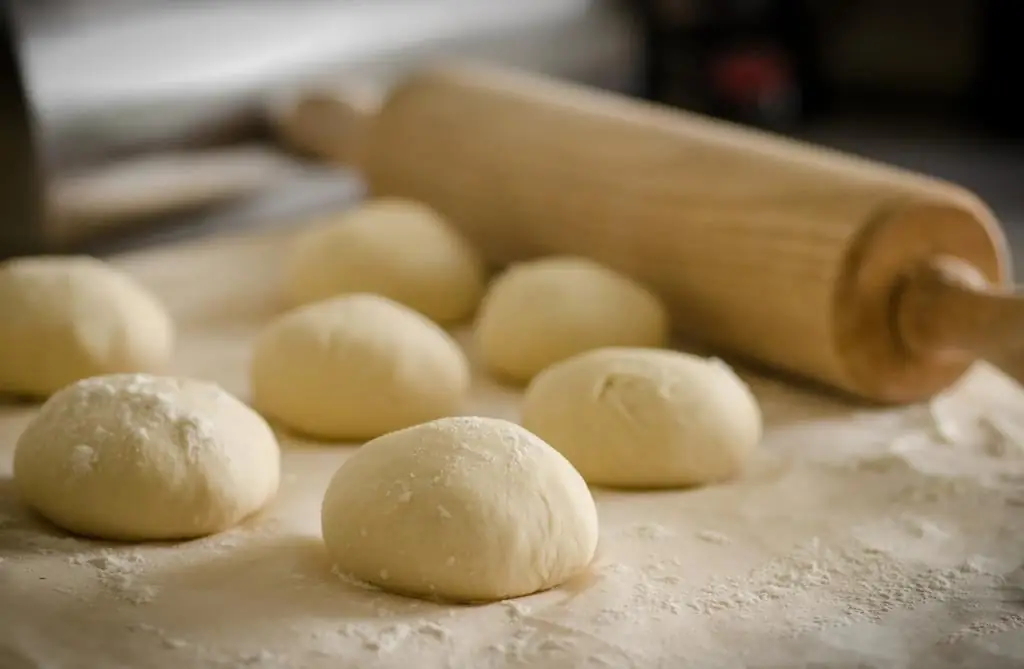 Hoe om pasteie gaar te maak: resepte vir deeg en toppe, nuttige wenke