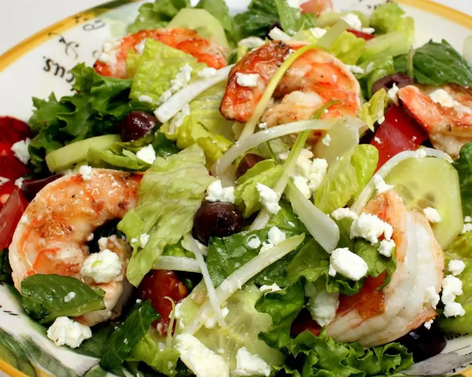 Salad with shrimp and lettuce: cooking recipes