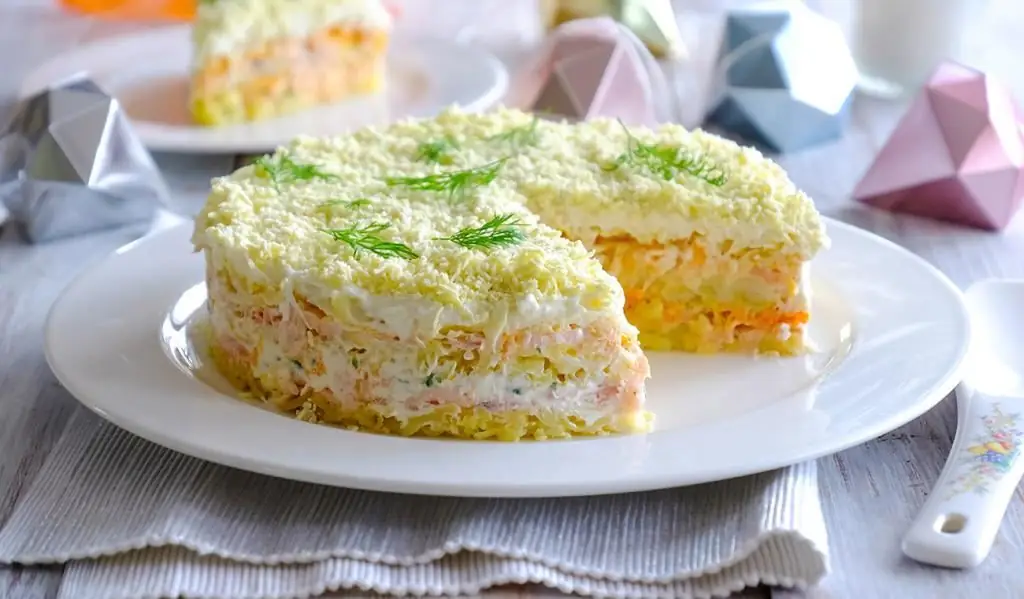 Mimosa salad: recipe with potatoes, cheese and canned food Mimosa salad: recipe with potatoes, cheese and canned food
