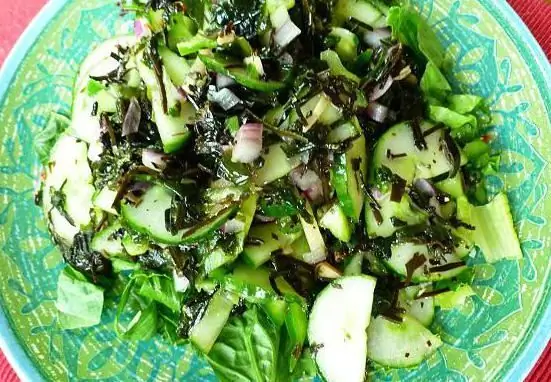 salad dengan rumpai laut dan resipi telur dan jeruk