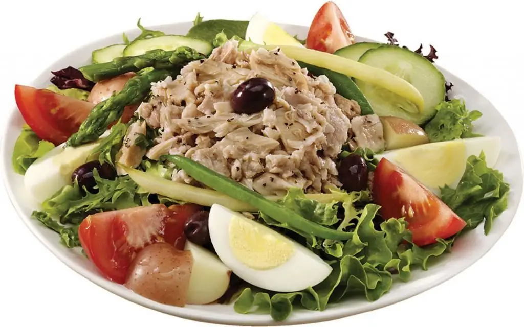 Salad cá ngừ đóng hộp: kết hợp các nguyên liệu, công thức, nước sốt