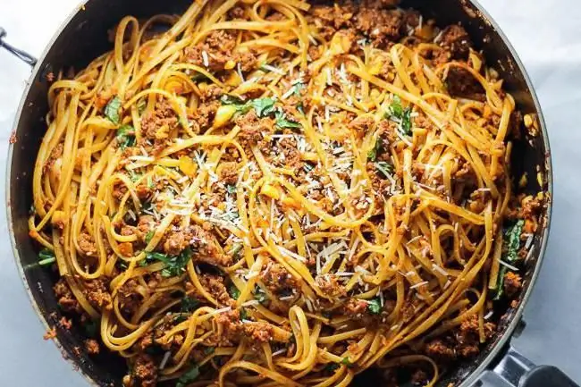 ricetta pasta con carne macinata e pomodori