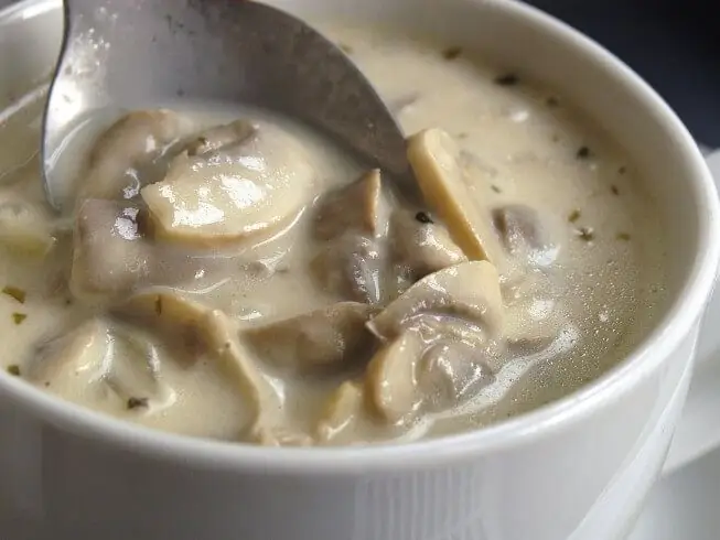 Zuppa di crema di champignon