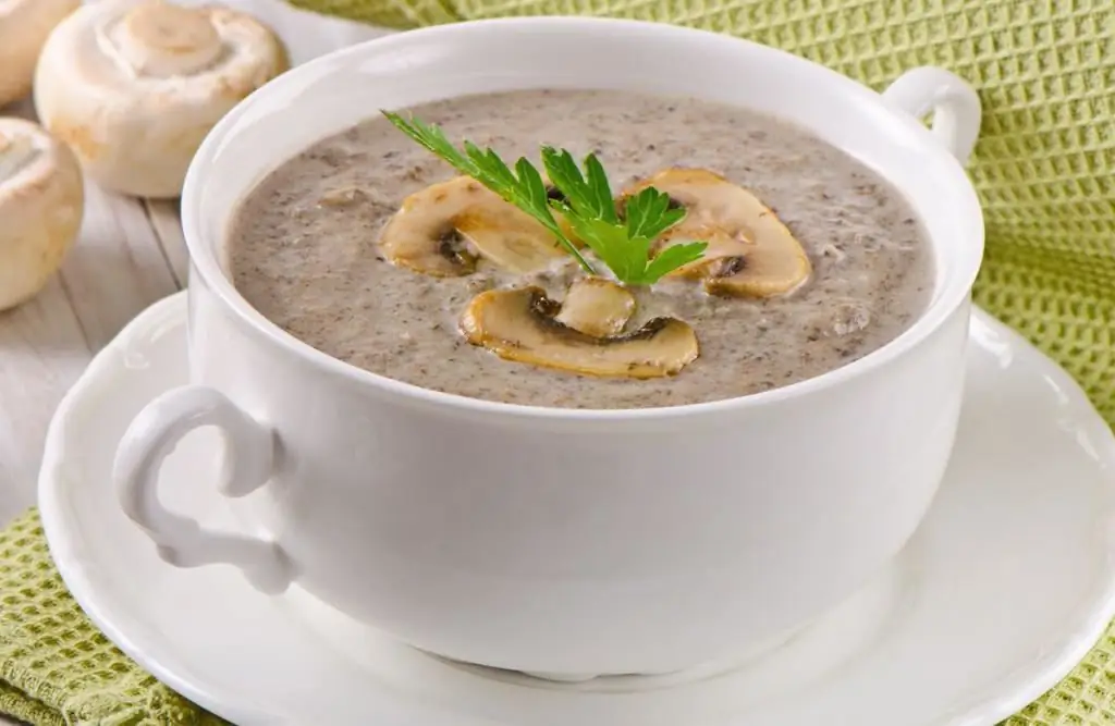 Sopa de crema de bolets com a "La noia de xocolata"