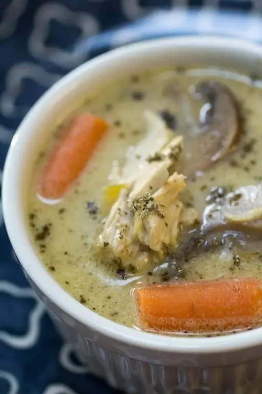 Cream soup with champignons and chicken