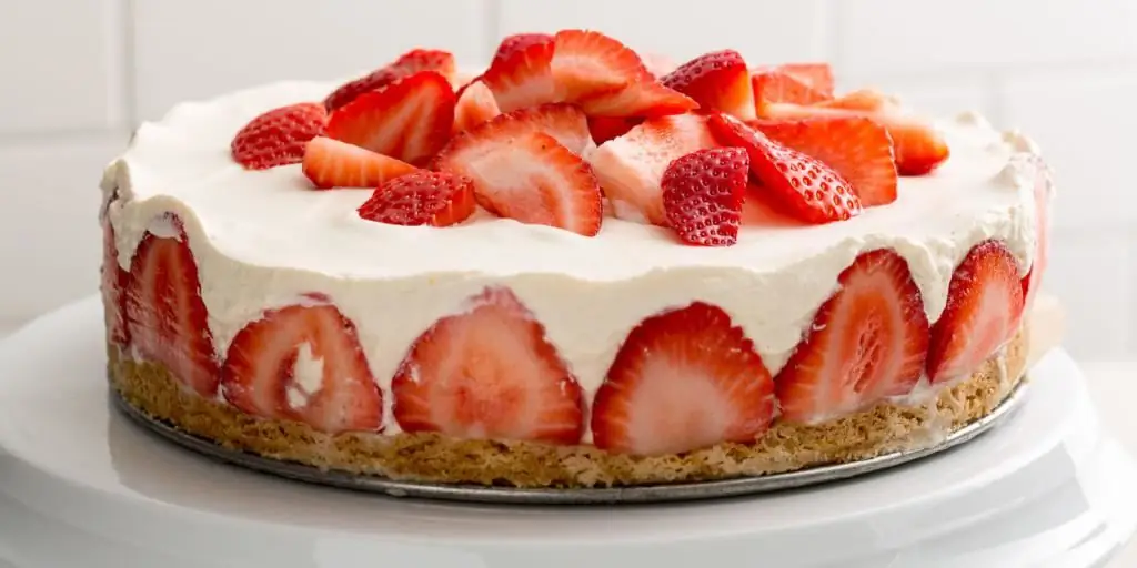 Strawberry cheesecake: isang madaling paraan para sorpresahin ang mga mahal sa buhay