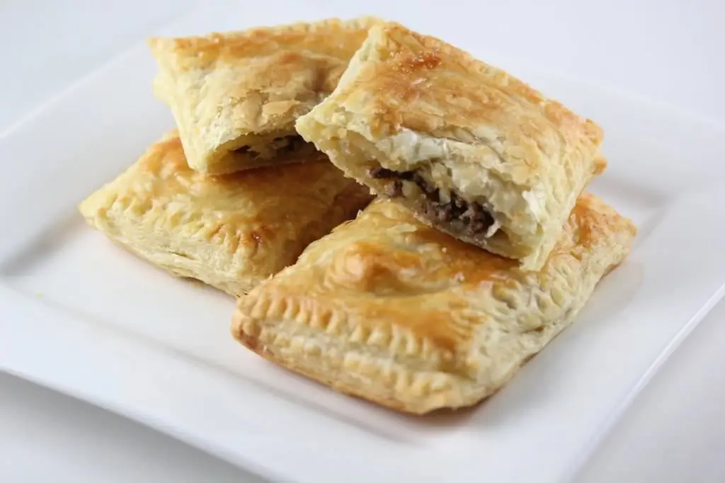 Puff pies nhân thịt: công thức làm bột và nhân, calo