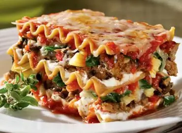 Lasagna nrog nceb thiab nqaij npua, nqaij minced, nqaij qaib, cheese, nqaij: yuav ua li cas ua noj