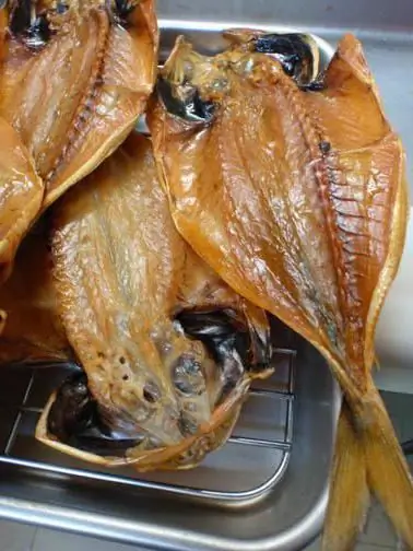 Smoking carp. Hot smoked fish at home: features and recommendations