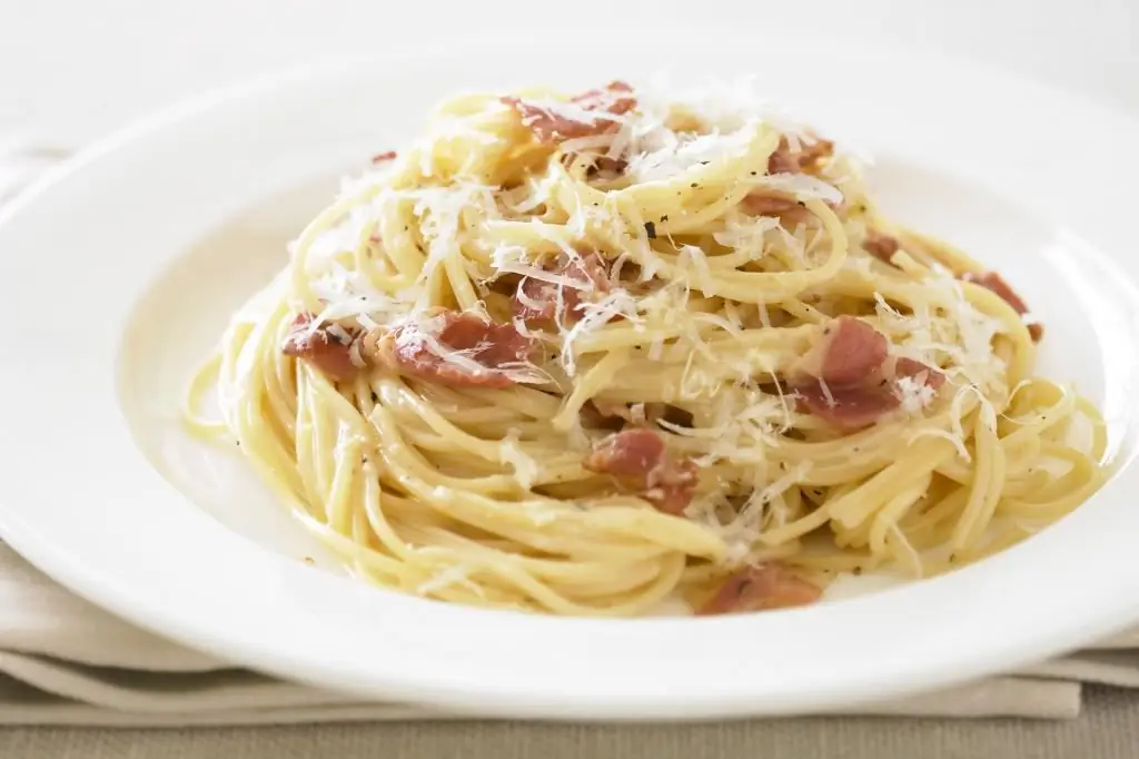 ماکارونی carbonara