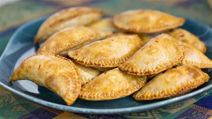 empanadas de col en una sartén