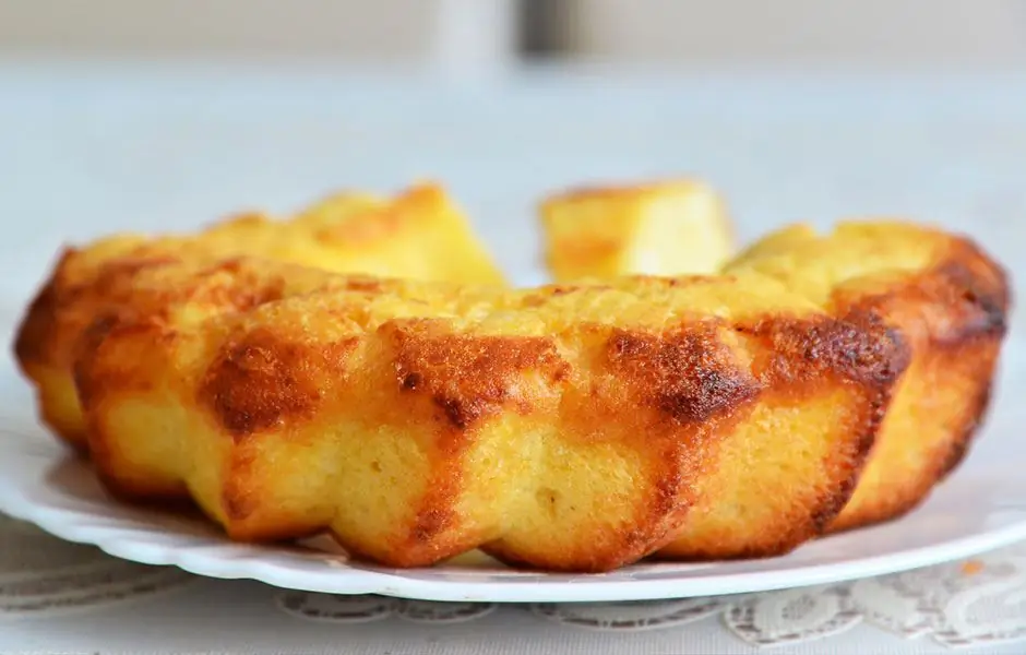 Frukost i ugnen: läckra och snabba recept. Frodig kesogryta med mannagryn i ugnen