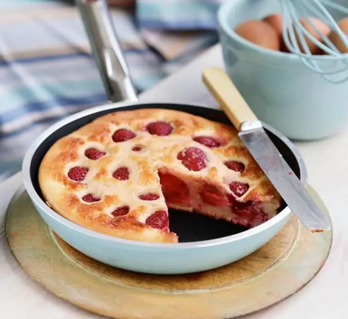 baking with strawberries in a slow cooker