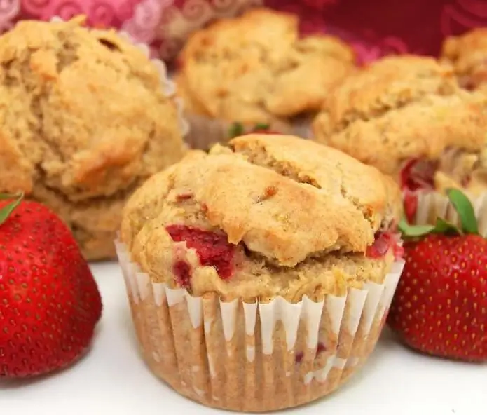 Bakken met aardbeien: recepten voor cakes, taarten en taarten