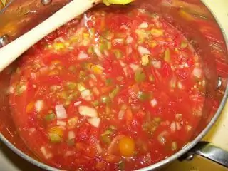 Aperitivos para el invierno de los tomates: recetas con rábano picante, pimientos, pepinos