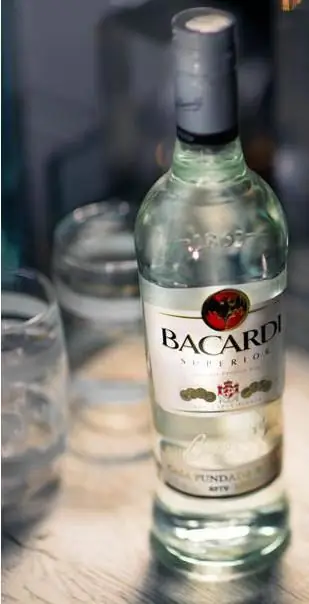 bacardi'nin yanında ne içersin