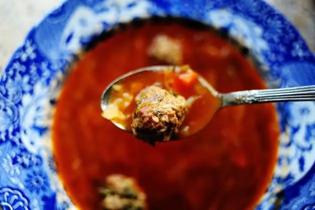 küftə ilə borsch