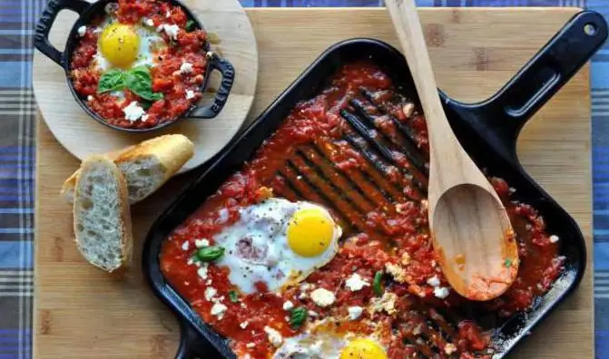 Recipe ng Shakshuka. Hakbang-hakbang na recipe