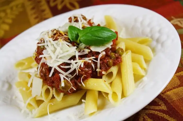 Italienische Küche: Spaghetti und Bolognese-Nudeln