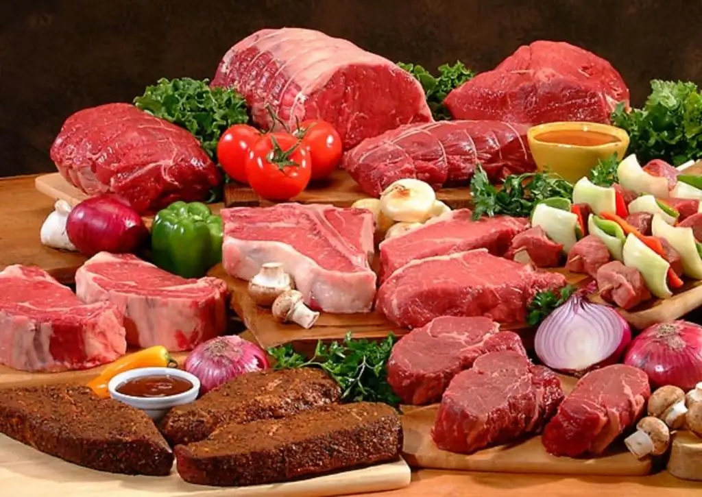 O que pode ser feito com a carne: listas de pratos, receitas simples, ingredientes, temperos, calorias, dicas e truques