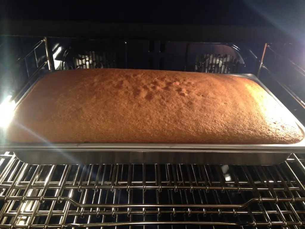 Ved hvilken temperatur å bake en kjeks: egenskaper ved baking av kjeks, typer deig, temperaturforskjell, steketid og konditorråd