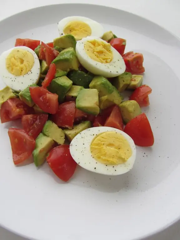 Avocado with egg in the oven