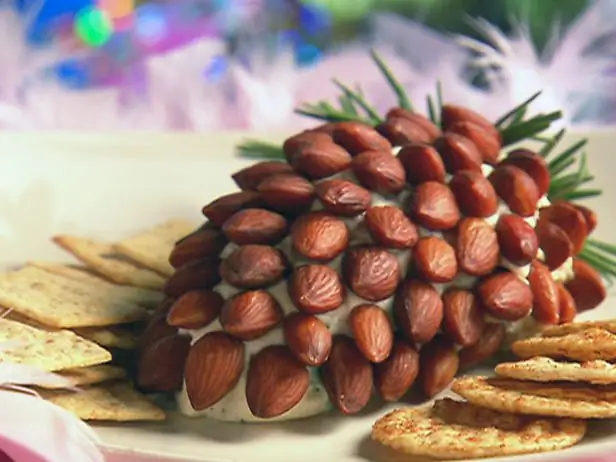 salada "Shishka" com amêndoas