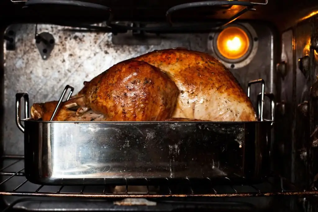 How to cook a turkey tasty and fast: the best recipes, features and recommendations