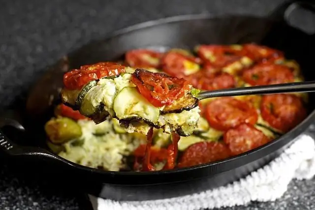 zucchini dengan resep telur dan tomat