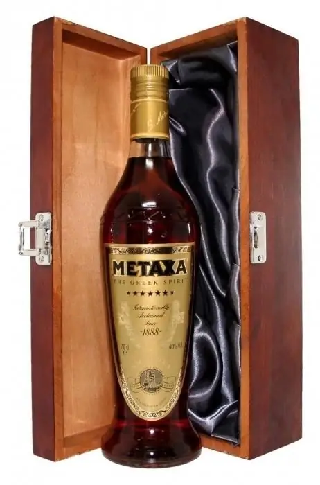 "Metaxa" - nws yog dab tsi thiab nws haus cawv nrog dab tsi