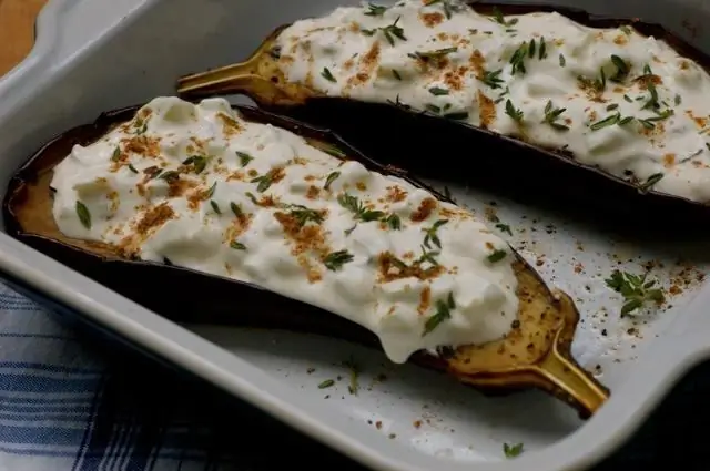 Delicious and beautiful "boats" of eggplant