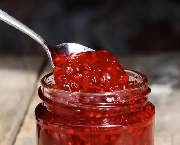 La marmellata nei vasetti viene versata calda o fredda? E come giusto?