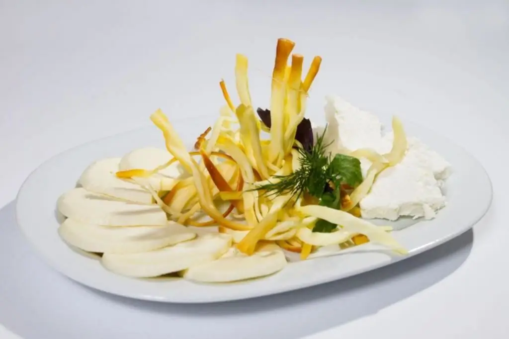 Delicious salads with smoked pigtail cheese