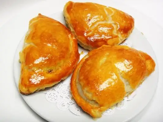 Pies na may cottage cheese: recipe na may larawan. Paano magluto ng puff pastry na may cottage cheese