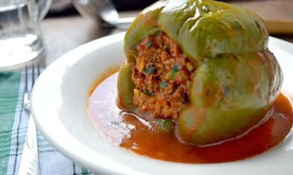 Pimientos rellenos de verduras para el invierno