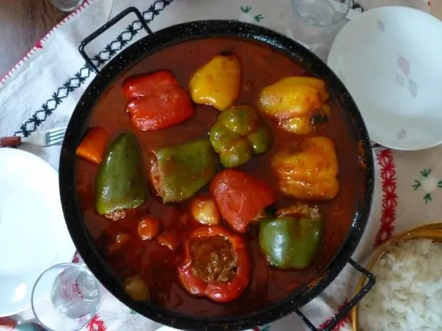 zöldségekkel töltött paprika fotó