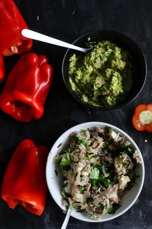 poivrons avec riz et légumes