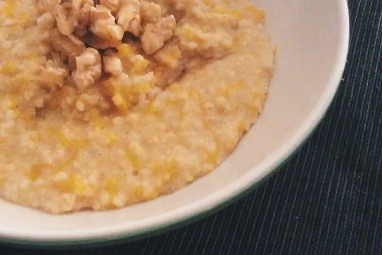 millet porridge nyob rau hauv daim ntawv qhia dej